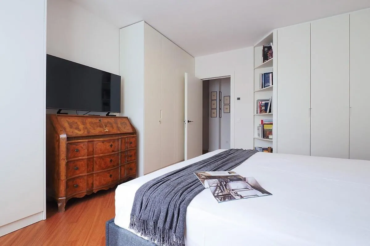 Apartment Bright Three Bedroom With Balconies Porta Romana Milan