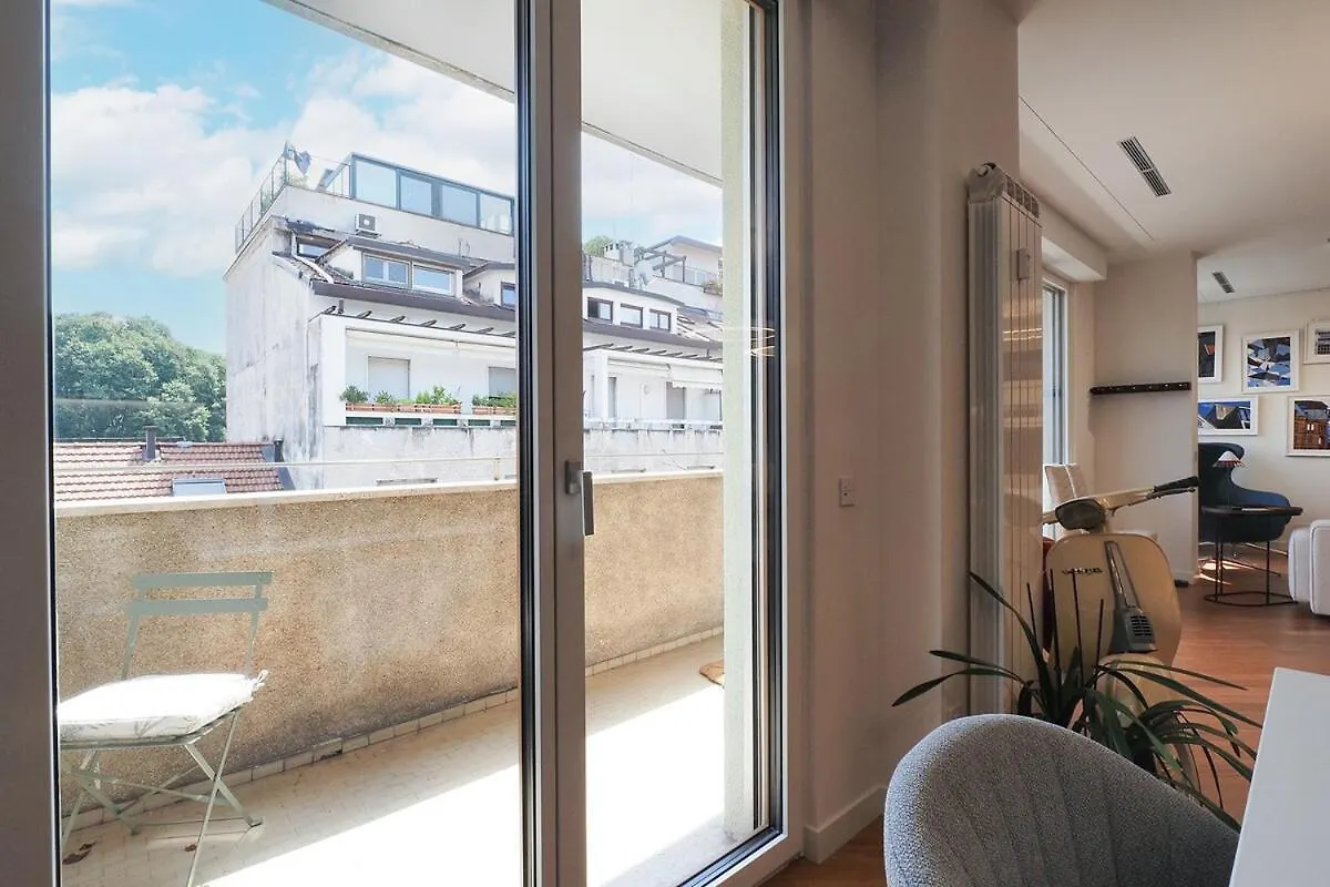 Bright Three Bedroom With Balconies Porta Romana Milan