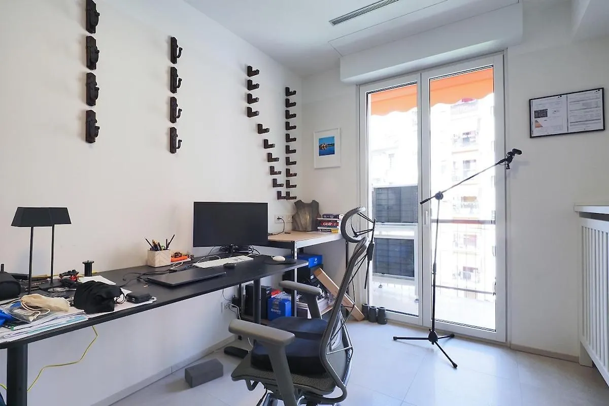 Bright Three Bedroom With Balconies Porta Romana Milan Apartment