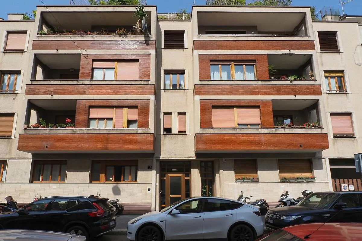 Apartment Bright Three Bedroom With Balconies Porta Romana Milan