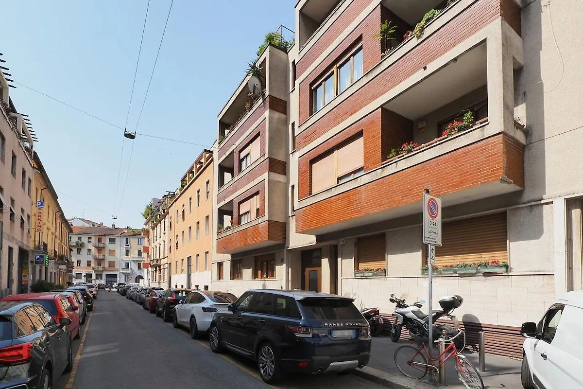Apartment Bright Three Bedroom With Balconies Porta Romana Milan