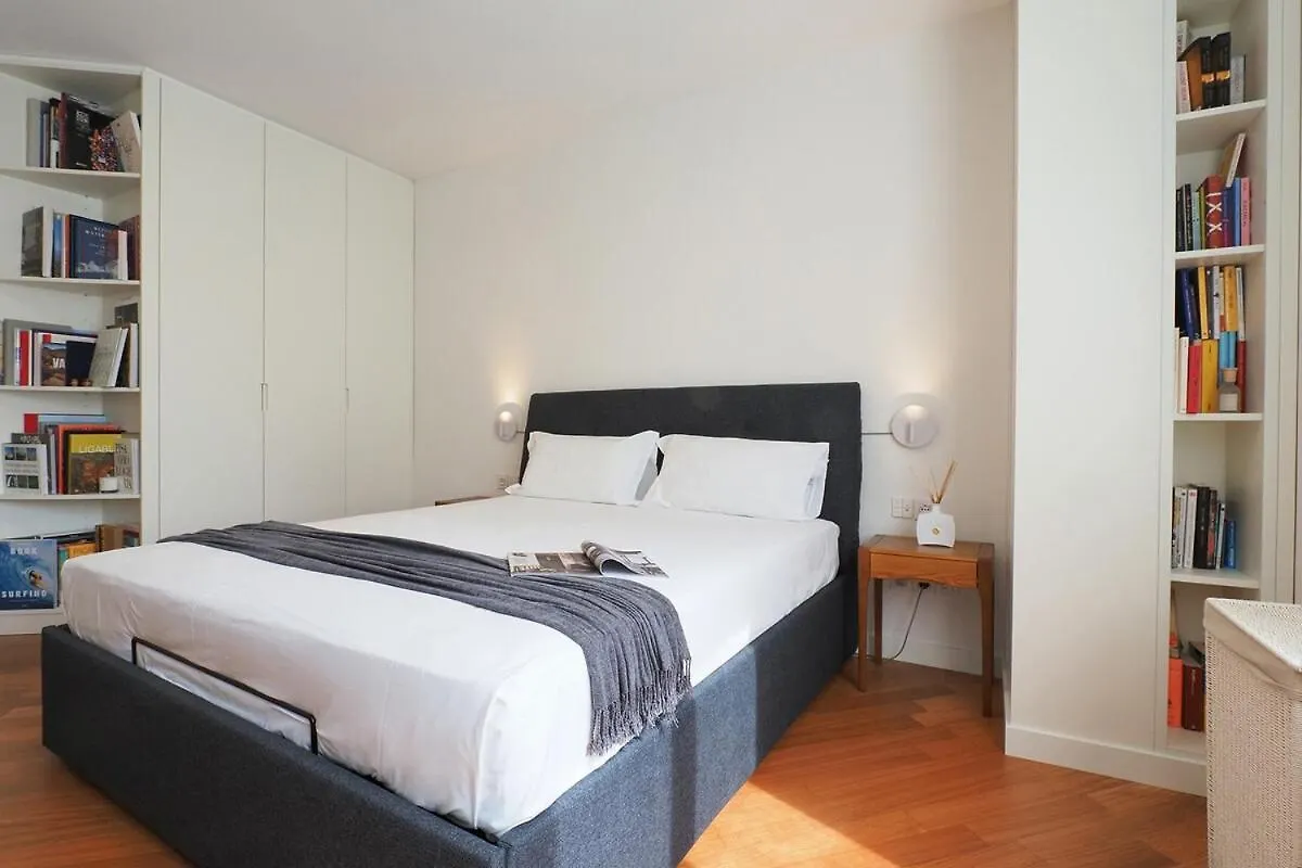 Bright Three Bedroom With Balconies Porta Romana Milan 0*,