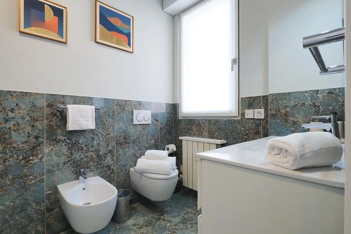 Apartment Bright Three Bedroom With Balconies Porta Romana Milan