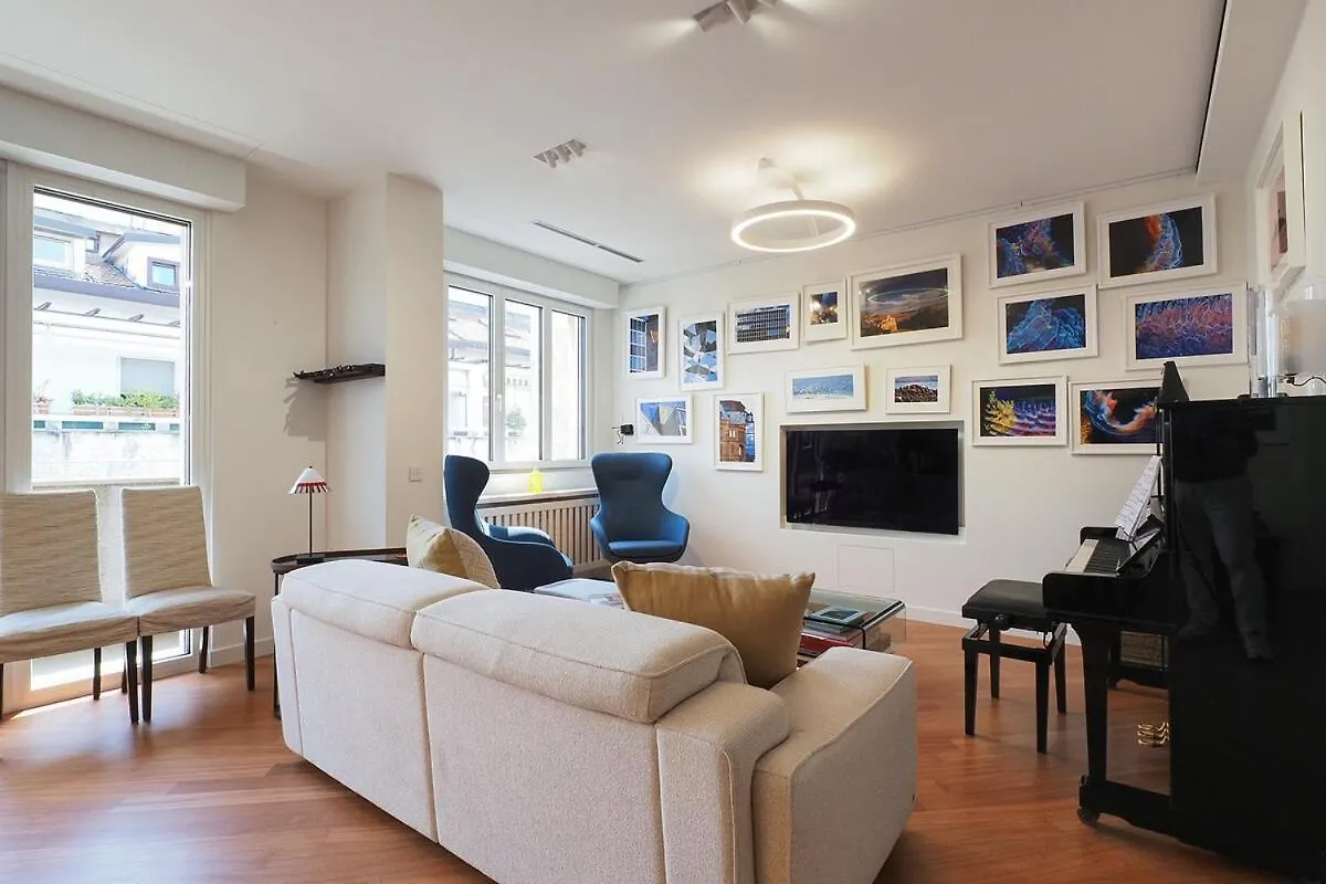 Bright Three Bedroom With Balconies Porta Romana Milan Italy