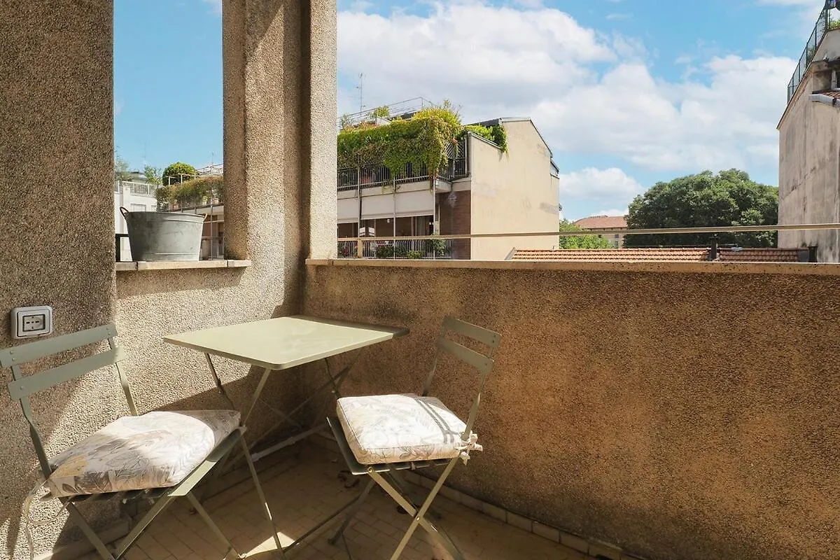 Apartment Bright Three Bedroom With Balconies Porta Romana Milan